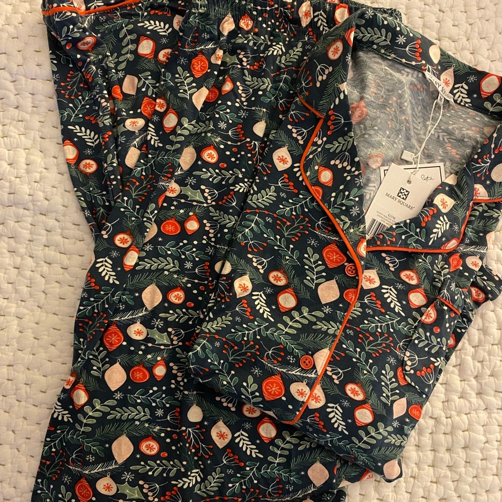 Mary Square long sleeve pajamas Medium NWT